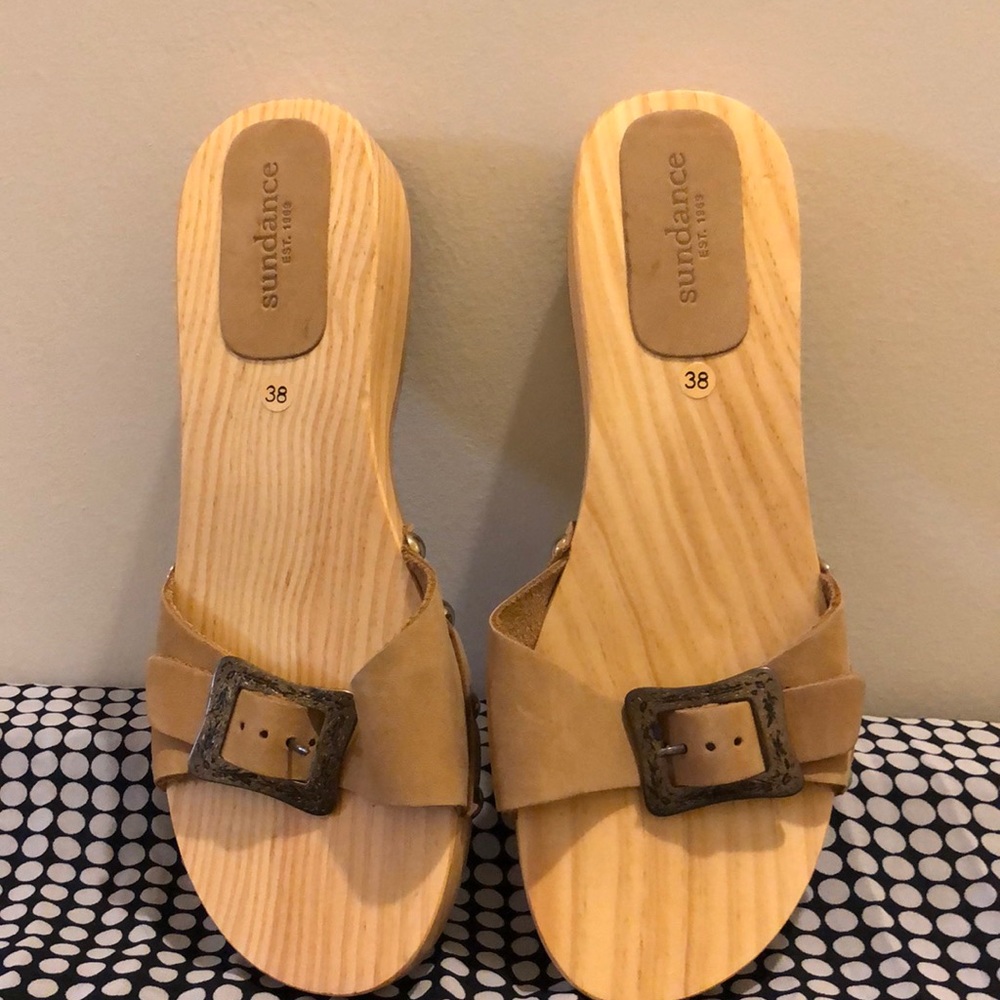 Wood and leather sandals